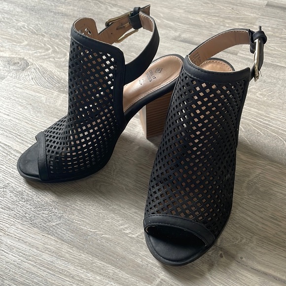 Call it spring black heels - Picture 2 of 6